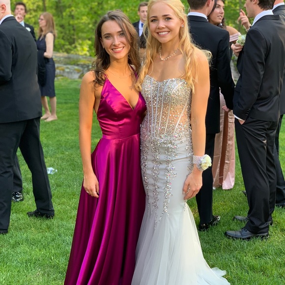 Meet your Posher, Elaina - Picture 2 of 3